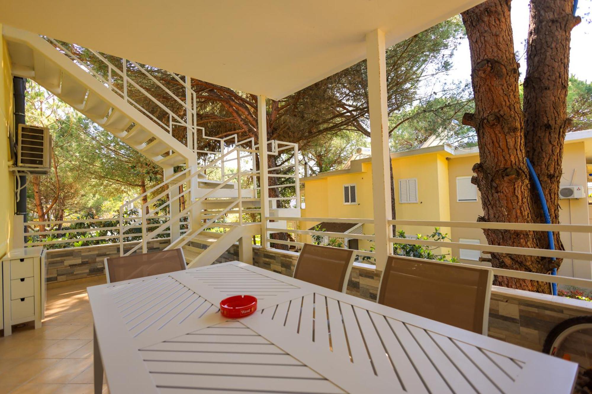 Grandstay Villa Perla Resort Durrës Exteriör bild