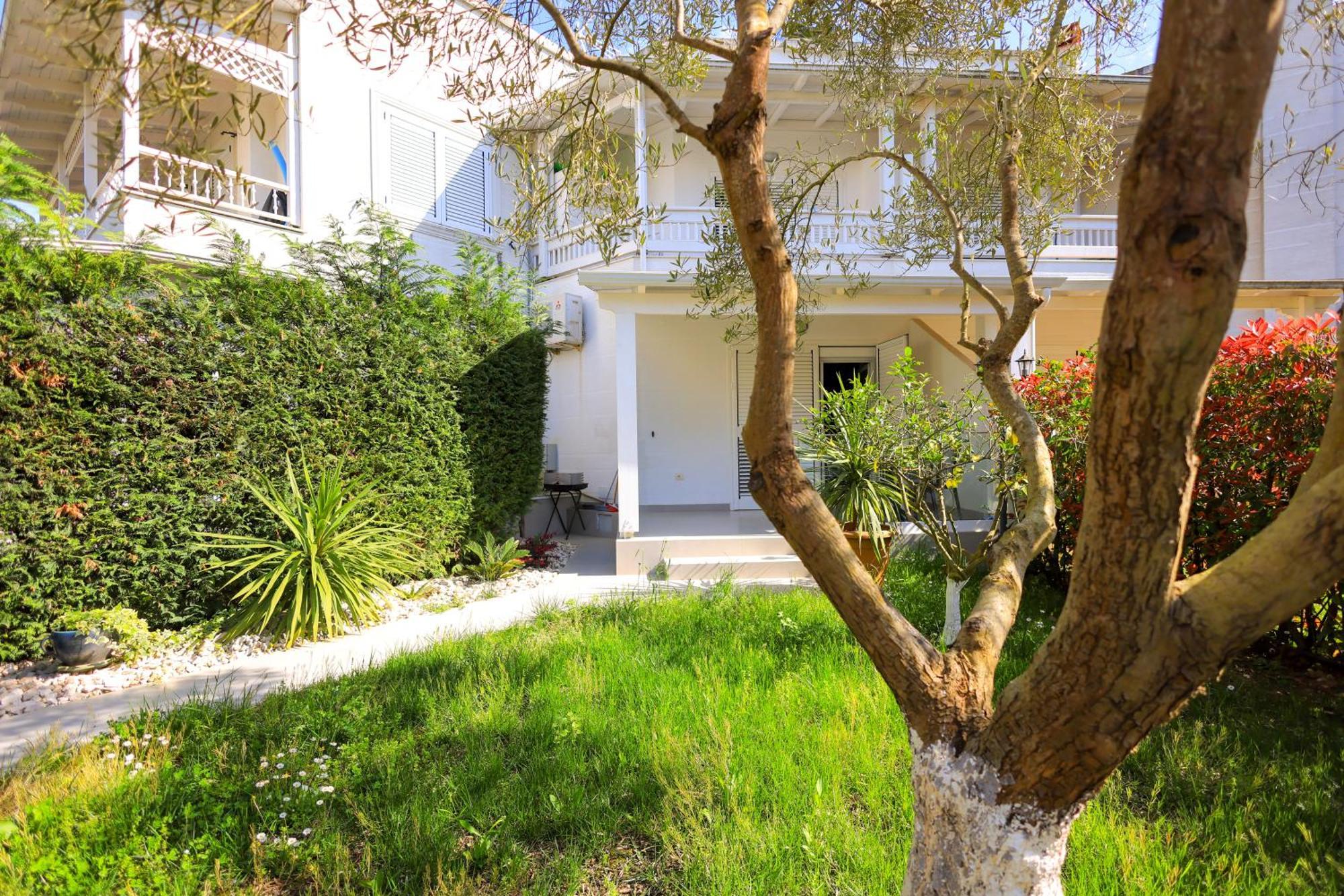 Grandstay Villa Perla Resort Durrës Exteriör bild