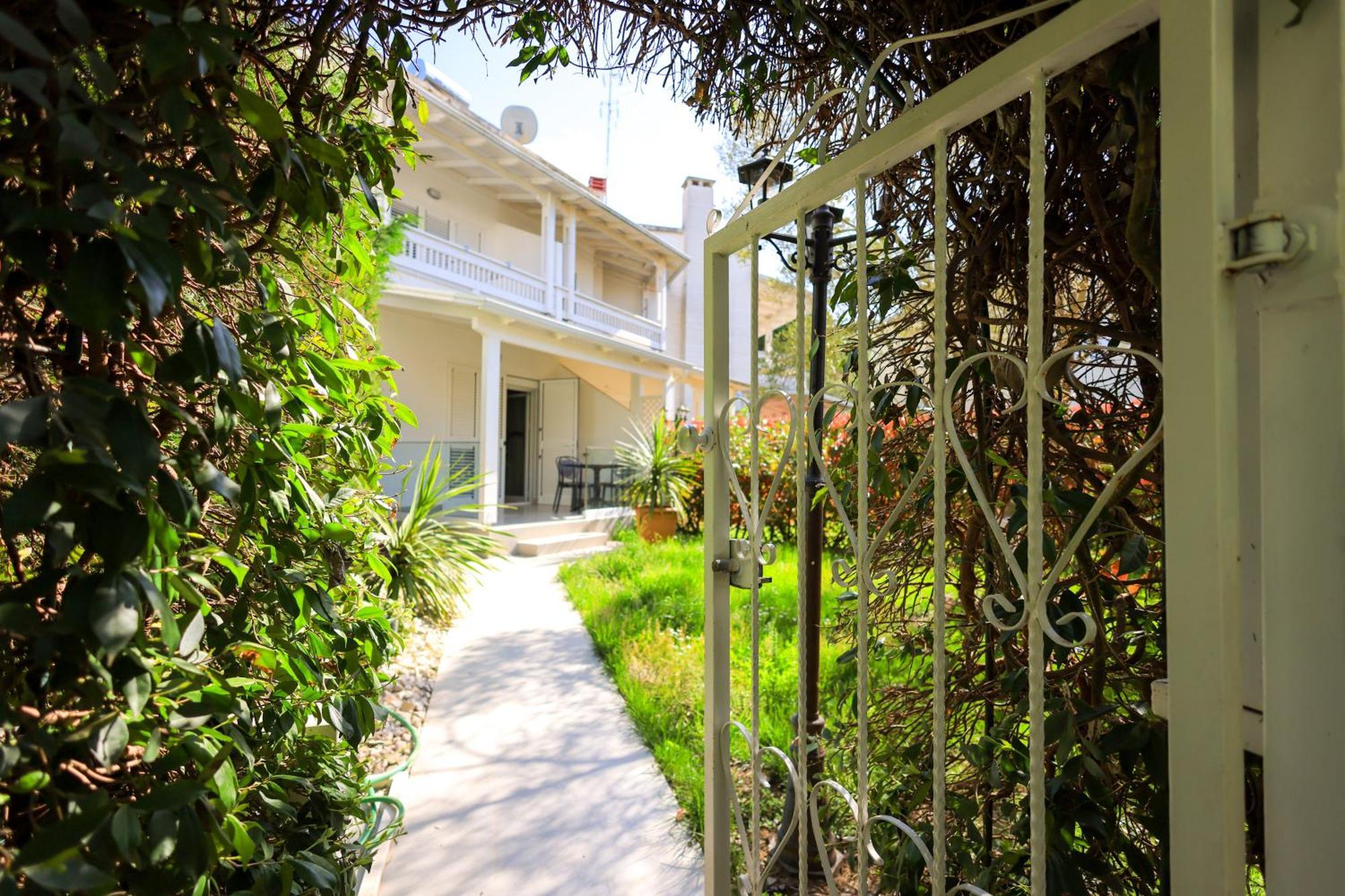 Grandstay Villa Perla Resort Durrës Exteriör bild